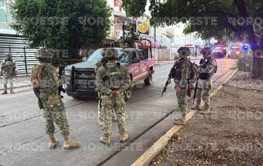 Elementos de seguridad acudieron a la Colonia Periodistas tras el ataque a balazos en el sector Las Quintas.