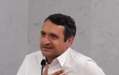 En la denuncia se acusa que López Beltrán inició una estrategia sistemática de posicionamiento electoral antes de los tiempos legales.