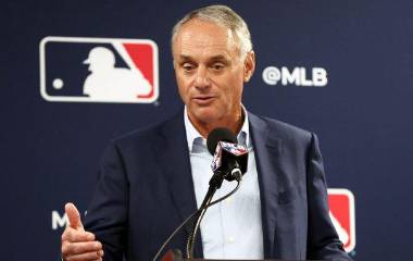 A pesar de la incertidumbre en las negociaciones, el comisionado de MLB confía en que sí se juegue en 2027.