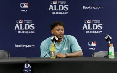 Freddy Peralta abrirá por los Rays el Juego 2 ante los Yanquis.