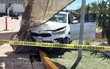Tras la agresión el automovilista chocó contra una jardinera de una gasolinera ubicada sobre la Culiacán-Mazatlán.