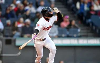 Travis Bazzana remolcó par de carreras con doblete. por los Guardianes.