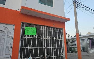 El hecho fue reportado luego de que vecinos alertaron al número de emergencias 911 sobre múltiples detonaciones de arma de fuego en el sector.