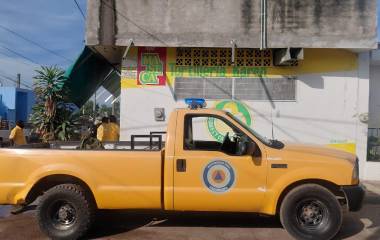 Personal de Protección Civil de Escuinapa durante la supervisión de una tortillería.