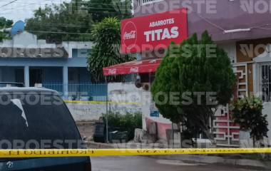 Se presume que el asesino arribó en una motocicleta al abarrotes propiedad de la familia de Román.