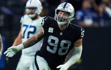 Maxx Crosby se despide tras siete temporadas en Raiders.