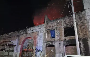 Tras el incendio en el Mercado de las Flores, se reportaron únicamente daños materiales.