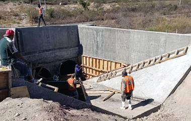 Las compañías responsables exigen garantías para la seguridad de su personal antes de retomar los trabajos.