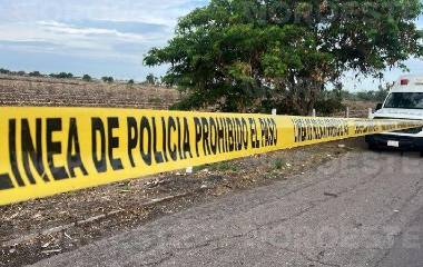 Un hombre sin identificar fue localizado con huellas de violencia a un costado de La Costerita, en Aguaruto.