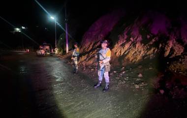 Personal de la Guardia Nacional y del Ejército Mexicano refuerzan las tareas preventivas del Plan DN-III-E en Guerrero ante efectos del huracán Trudy.