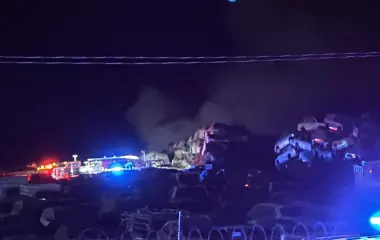 Hasta algunas horas después de iniciado el siniestro, los cuerpos de emergencia lograron controlar por completo las llamas.