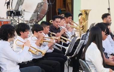 El recital incluyó piezas clásicas como Canon de Pachelbel, Concertante Hummel y la Sinfonía No. 1 de Brahms, además de un pasaje histórico sobre la Casa de la Cultura.
