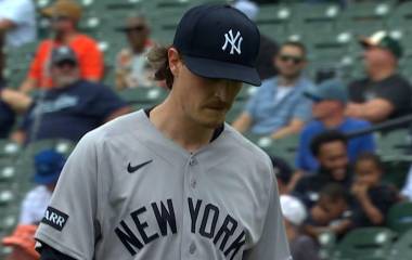 Max Fried salió del juego ante Baltimore tras 61 lanzamientos por molestias en la parte posterior del codo.