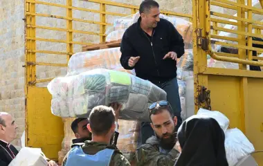 Ayuda entregada el pasado mes de marzo por el Nuncio Borgia en el sur del Líbano.