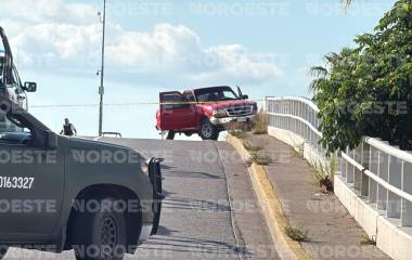 Autoridades cerraron la circulación sobre la parte alta del distribuidor vial mientras peritos procesaban la escena tras la persecución.