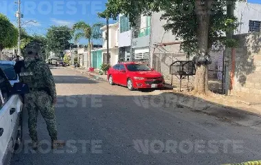 La vivienda presentó múltiples impactos de bala y daños estructurales; no hubo personas lesionadas.