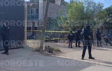 Un elemento de la Policía Municipal fue asesinado al llegar a su casa en Escuinapa.