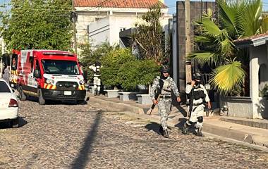De acuerdo con los primeros reportes, la agresión se realizó desde la calle hacia la vivienda ubicada en la calle Profesora Hortencia Cabada.