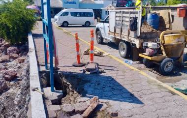 Atiende Gobierno de Mazatlán hundimiento en La Puntilla ocasionado por fuerte marejada