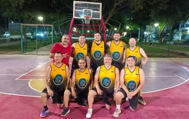 Deportivo Lázaro Cárdenas supera 63-57 a Puesto Hats.