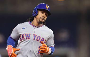 Francisco Lindor conectó uno de los tres jonrones de los Mets en Miami.