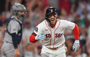 Jarren Durán pega el hit del triunfo.