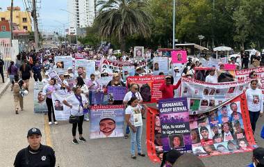 Familiares de personas desaparecidas también participaron en esta Marcha 8M en Mazatlán.
