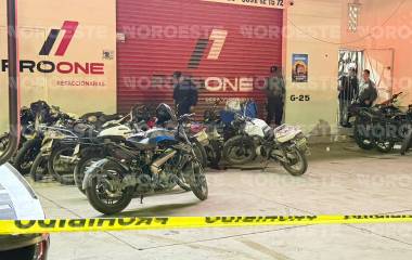 Elementos de seguridad acordonaron la zona donde fue asesinado el joven este jueves.
