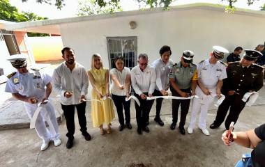 Entrega de aulas rehabilitadas en la primaria de la comunidad de El Castillo, en Mazatlán.