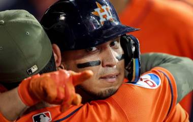 Isaac Paredes pega su cuarto jonrón de la campaña.