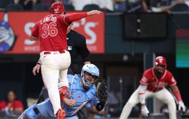 Los Rangers doblegaron a los Azulejos por segundo día consecutivo.