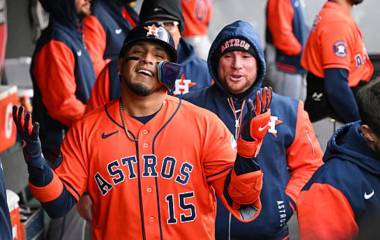 Isaac Paredes se estrenó en jonrones en 2026, al conectar un par ante los Guardianes en Cleveland.