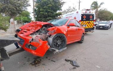 El percance ocurrió en el cruce de la avenida Lousiana y la calle Diente de León.