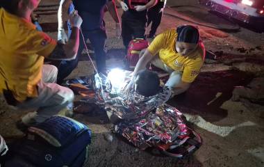 Elementos de Bomberos Mazatlán atendieron el incendio de una vivienda en Lomas del Ébano, donde una persona resultó con quemaduras de gravedad.