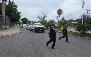 En Chilpancingo, Guerrero, fue abandonado un vehículo con al menos tres personas decapitadas a espaldas del Congreso del Estado.