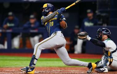 La ofensiva de los Cerveceros, liderada por Jackson Chourio, estuvo implacable en la reanudación de la Serie Mundial.