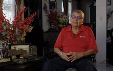 Venados reconoce trayectoria de José Ramón Flores rumbo a homenaje estatal.