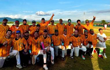 Cañeros de El Roble festejó en grande su coronación en la Liga Campesina de Beisbol Río Presidio.