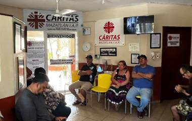 Caritas Mazatlán y Oftavisión llevan a cabo una campaña de evaluación de carnosidad.