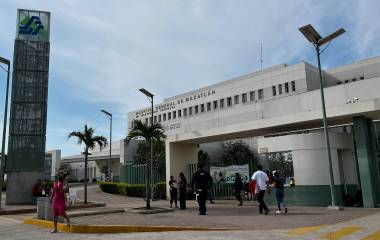 En el Hospital General de Mazatlán está siendo atendido el primero de los mineros rescatados en Rosario.