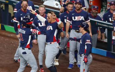 Estados Unidos va a la final del martes al derrotar 2-1 a Dominicana.