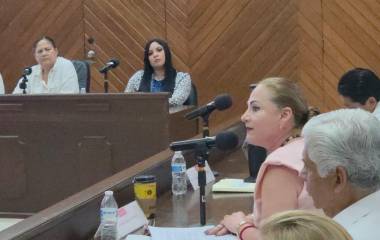 La Regidora por el PRI Maribel Chollet Morán pide a la Alcaldesa de Mazatlán disculpa pública por declaraciones sobre futbolistas asesinados.