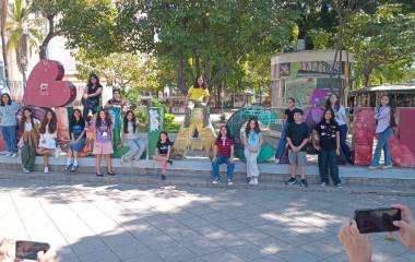 Niños que participan en la exposición “Aquí estamos”, que se inaugurará en el Masin.