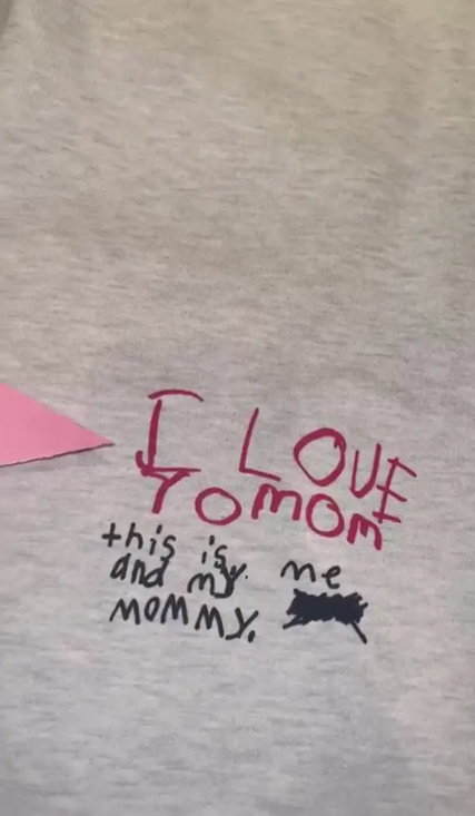 $!Hijos de Kim Kardashian le hacen regalo artístico en el Día de las Madres