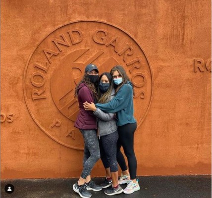 Giuliana Olmos (izquierda) ya está lista para debutar hoy en Roland Garros. (Instagram @guguolmos)