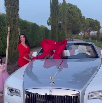 ¡Un Rolls Royce!, el regalo de Navidad que recibió Cristiano Ronaldo de su esposa Georgina