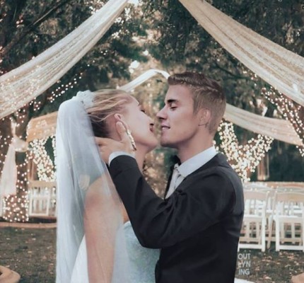 Hailey Baldwin y Justin Bieber, en su boda religiosa.