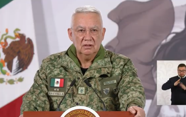 El Secretario de la Defensa Nacional Ricardo Trevilla Trejo da el pésame por los elementos fallecidos durante el operativo contra “El Mencho”.