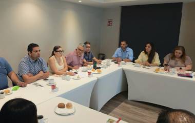 El delegado de Semarnat en Sinaloa, Renato Ocampo Alcántar, se reúne con la Intercamaral de Mazatlán.