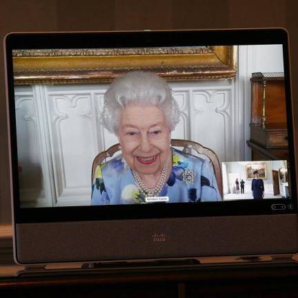 Retoma la Reina Isabel II compromisos públicos tras fallecimiento del príncipe Felipe